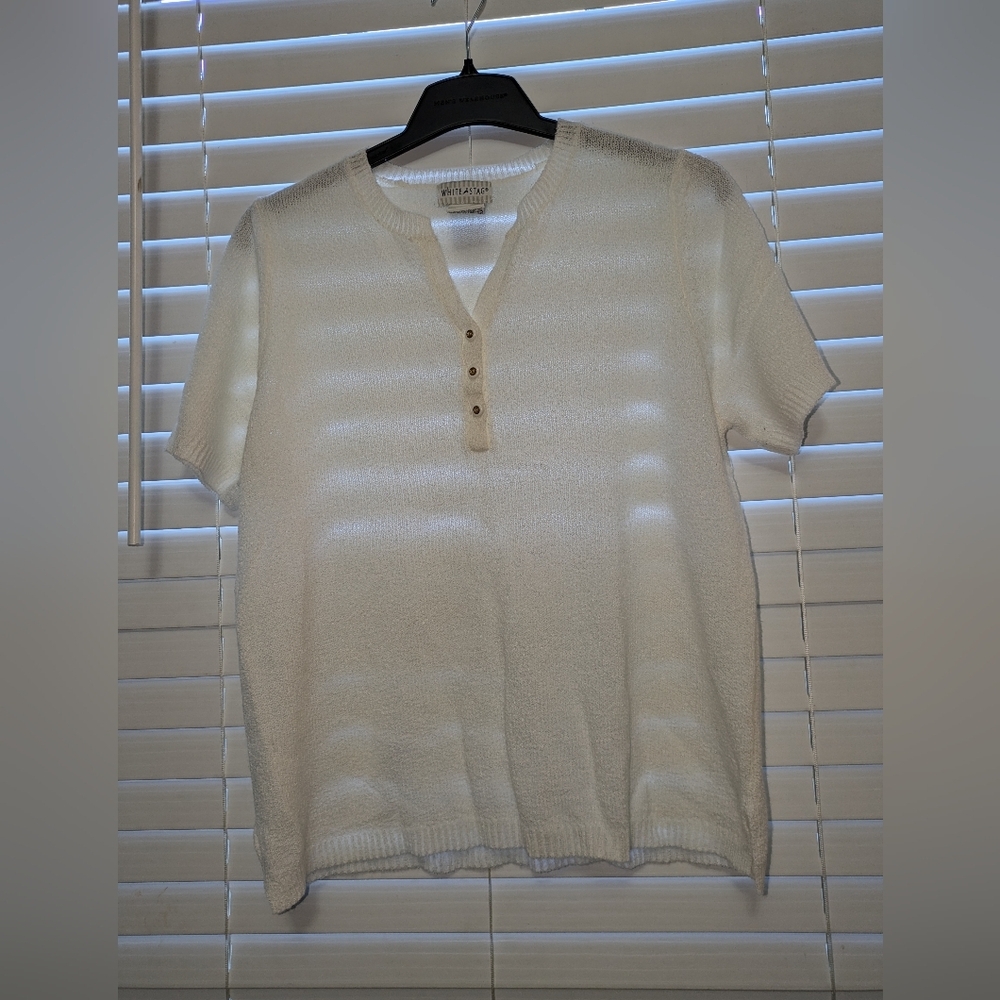 White Stag Women's Plus Size Artic White V-Neck Short Sleeve Top Size 12/14 EUC